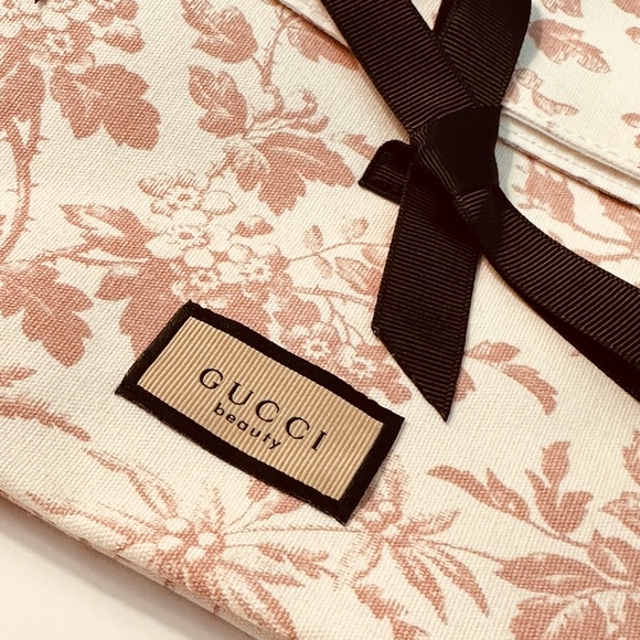 New GUCCI Beauty Pochette - Picture 9 of 11